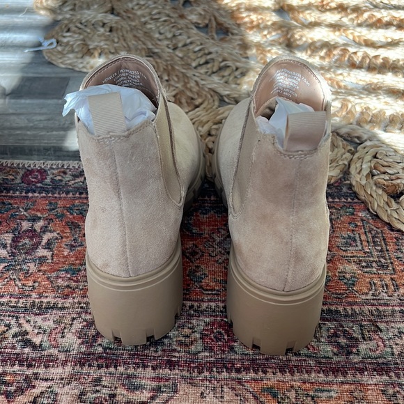 Steve Madden Sand Suede Howler Chelsea Boots - Picture 3 of 3